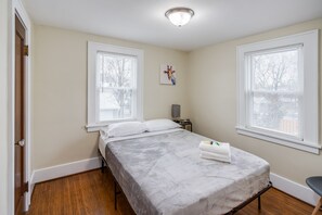 Room - PROMO 5% WEEKLY/10% MONTHLY
💫Charming Steps to Strong/UofR by Airport/Dwnt/RIT (Rochester)