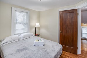 Room - PROMO 5% WEEKLY/10% MONTHLY
💫Charming Steps to Strong/UofR by Airport/Dwnt/RIT (Rochester)