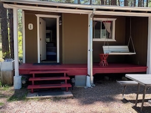 Terrace/patio - Newly updated bath! Indoor fireplace & Jacuzzi xtra room w kid cot; porch swing (Payson)