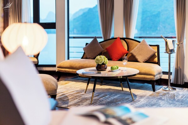 Owner Suite with panorama view