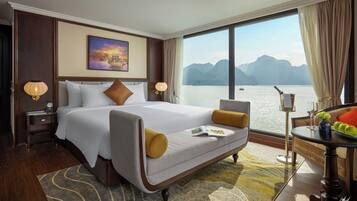 Kamar (Sky Terrace with a private terrace) | Minibar, brankas, meja kerja, dan ruang kerja ramah laptop