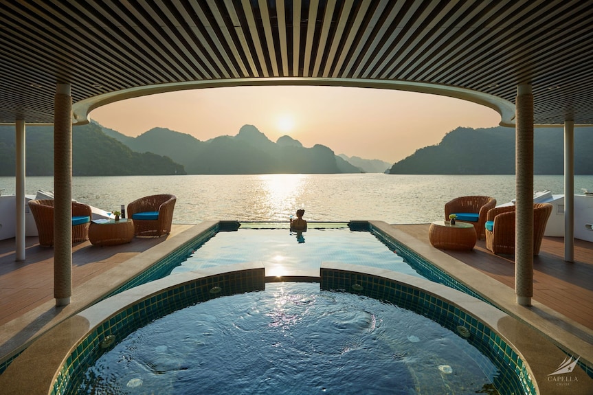Nhận xét về Halong CapellaCruise - Member of Lyra Cruise Collection, ưu đãi & hình ảnh 2026 - Expedia