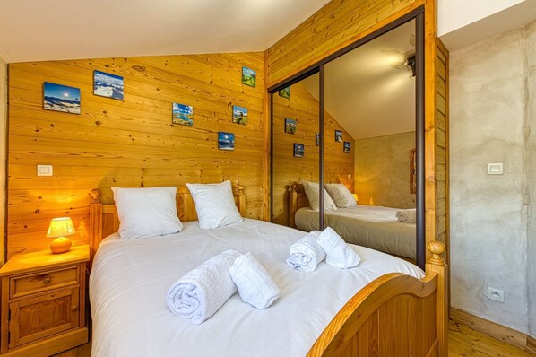 3 quartos, quartos à prova de som, Wi-Fi, roupa de cama