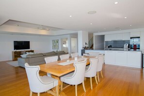 Dining - Absolute Beachfront 4 bedroom luxury property Just 1 & 1/2 hrs south of Sydney (Shellharbour)