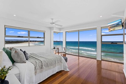 Absolute Beachfront 4 bedroom luxury property Just 1 & 1/2 hrs south of Sydney