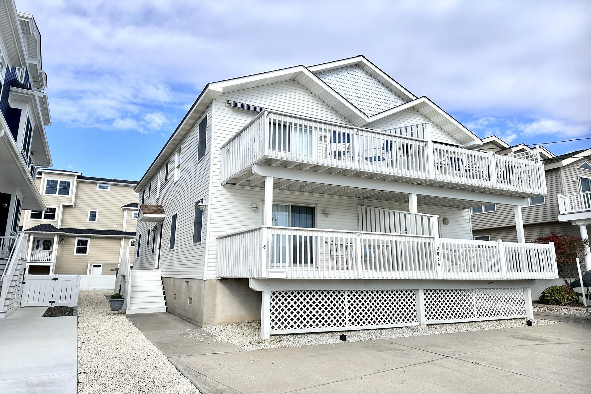 Adorable 4 bedroom 2.5 bath Avalon townhouse