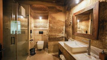 Suite | Lakens van Egyptisch katoen, luxe beddengoed, een minibar