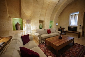 Suite | Egyptian cotton sheets, premium bedding, minibar, individually decorated
