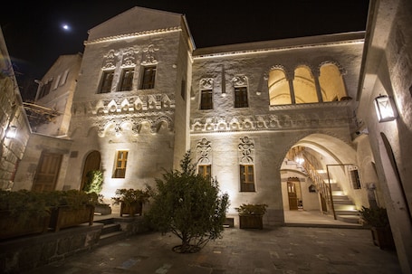 Exterior. Sinasos Evleri