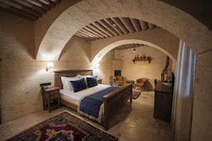 Deluxe Room | Egyptian cotton sheets, premium bedding, minibar, individually decorated