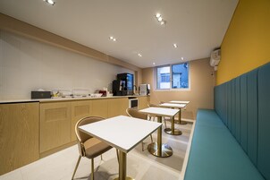 Free daily self-serve breakfast