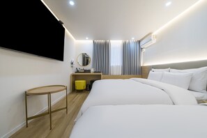 Premium bedding, down duvets, desk, laptop workspace - Browndot Hotel Namchuncheon (Chuncheon)