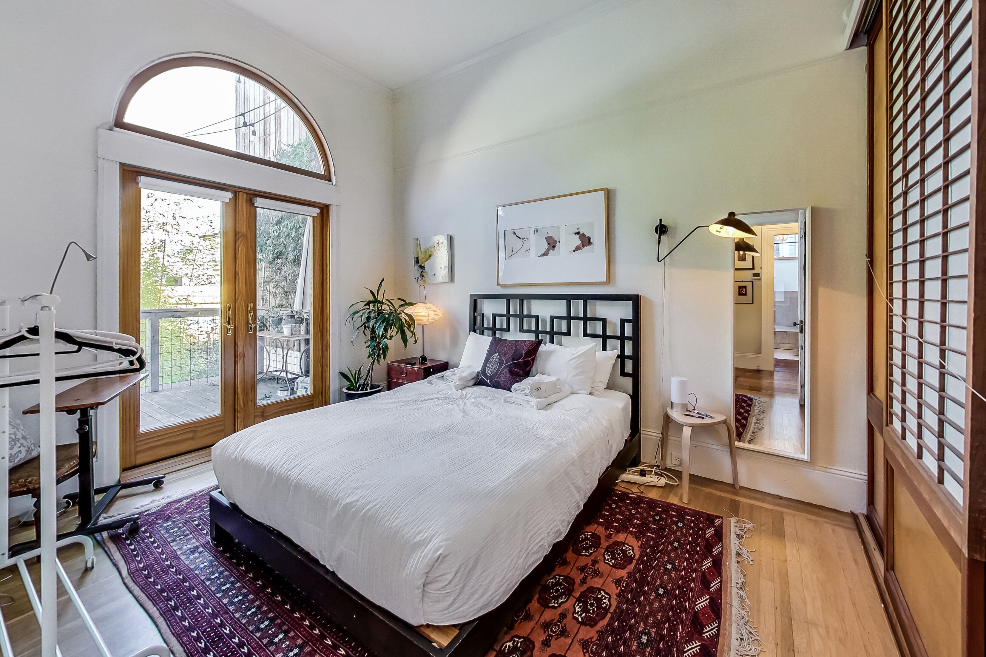 This house is a 2 bedroom(s), 1 bathrooms, located in San Francisco, CA.