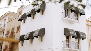 A building with multiple balconies, each with a black awning labeled "SUITE1212". - Suite1212 Bandiera  (Monopoli)