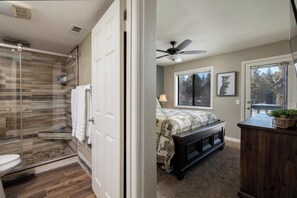 2 bedrooms, WiFi - Bogey Bear Inn: Magnificent Views of the Golf Course! Walking distance to Bear Mtn! (Big Bear Lake)