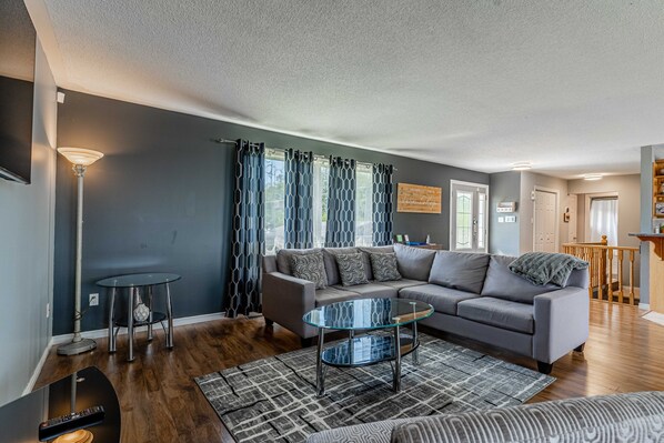 Smart TV, table tennis, books