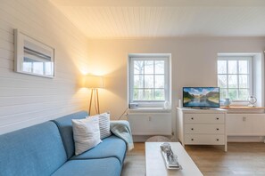 TV, stereo - Cozy vacation apartment for two people in Vollerwiek near St. (Vollerwiek)