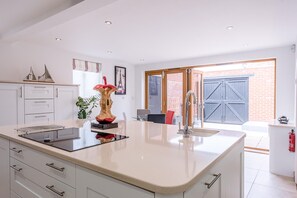 Micro-ondas, fogão, cooktop, lava-louças