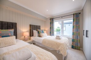 3 bedrooms, laptop workspace, iron/ironing board, bed sheets - Briargate, Aldeburgh (Aldeburgh)