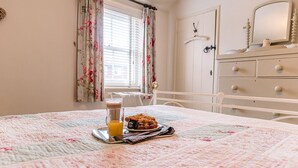 Unclassified image, 5 of 26, button - Fishermans Cottage, Aldeburgh (Aldeburgh)