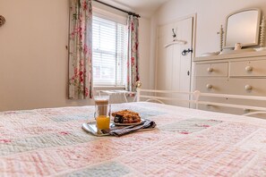 2 bedrooms, iron/ironing board, bed sheets - Fishermans Cottage, Aldeburgh (Aldeburgh)
