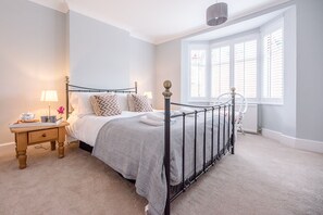 4 Schlafzimmer, Bügeleisen/Bügelbrett, Bettwäsche