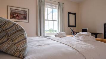 4 bedrooms, laptop workspace, iron/ironing board, bed sheets