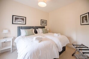 4 bedrooms, laptop workspace, iron/ironing board, bed sheets