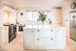 Microwave, oven, stovetop, dishwasher - Bittern in Thorpeness Hosted by Air Manage Suffolk (Leiston)