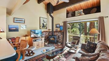 Nhà liên kế, nhiều giường, ban công, quang cảnh núi | Nội thất