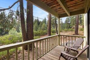 Property grounds - Cozy Tahoe Getaway (Kings Beach)