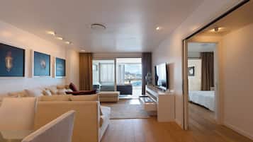 2 bedrooms, in-room safe, iron/ironing board, free WiFi