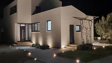 Biệt thự (Four Bedroom Villa with Swimming Pool) | Ngoại thất