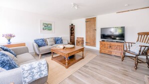 Living area - 3 Vicarage Cottages Bruisyard Air Manage Suffolk (Saxmundham)