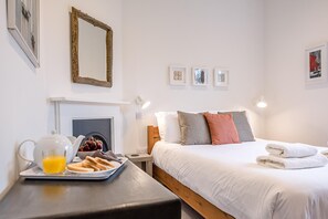 4 Schlafzimmer, laptopgeeigneter Arbeitsplatz, Bügeleisen/Bügelbrett