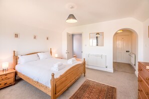 3 bedrooms, laptop workspace, bed sheets - Culver House, Aldeburgh (Aldeburgh)