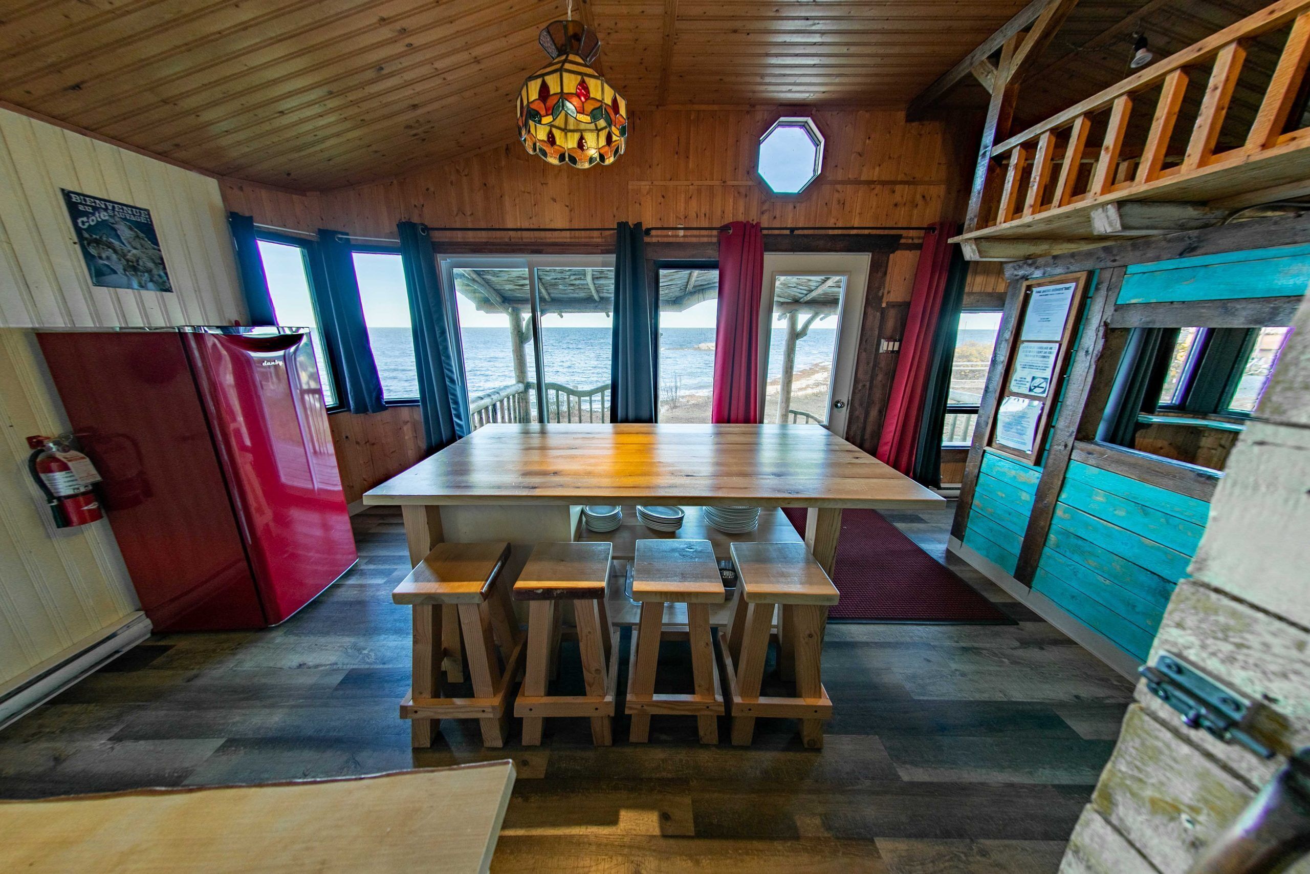 Economy-Vierbettzimmer | Laptopgeeigneter Arbeitsplatz, Verdunkelungsvorhänge, kostenloses WLAN