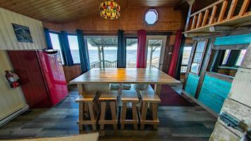 Economy-Vierbettzimmer | Laptopgeeigneter Arbeitsplatz, VerdunkelungsvorhÀnge, kostenloses WLAN