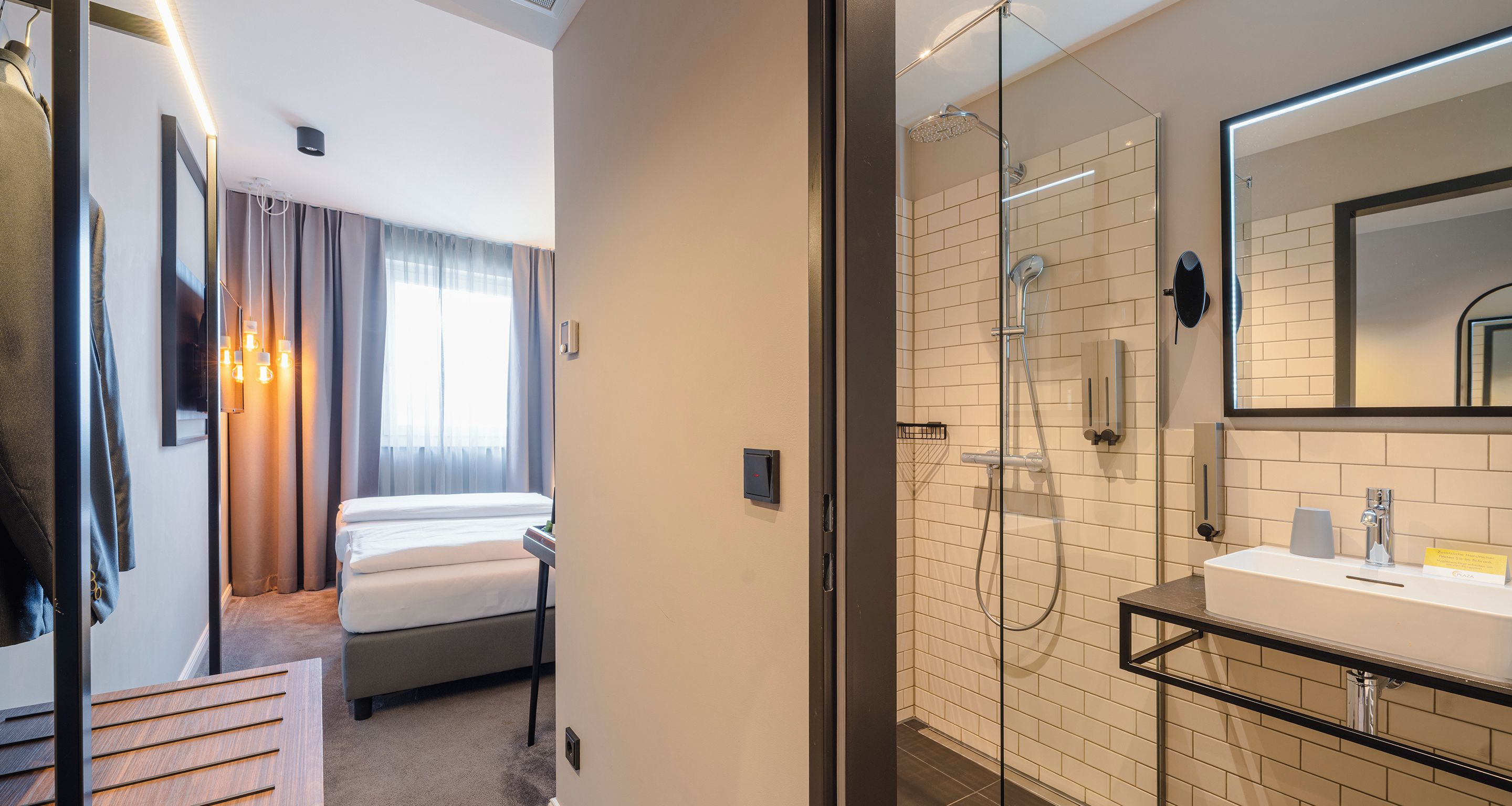 Standard-Zweibettzimmer | Allergikerbettwaren, Zimmersafe, Schreibtisch