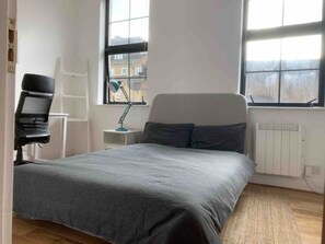 3 Schlafzimmer, Schreibtisch, Bügeleisen/Bügelbrett, Reisekinderbett