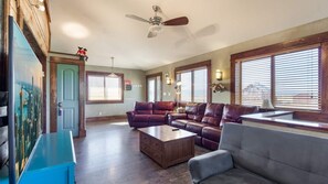 Smart TV, offices - Mountain Family Cabin w/Full Teton Views ~ Hot Tub & Sauna (Tetonia)