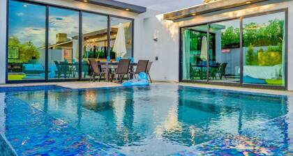 Luxury Villa •5mins to Old Town•Pool•Fire pit•BBQ•