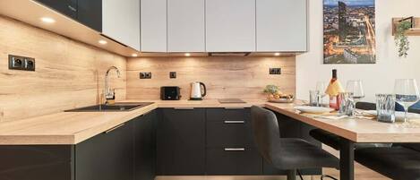 Kühlschrank, Ofen, Herdplatte, Geschirrspüler