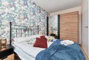 1 habitación, tabla de planchar con plancha, wifi y ropa de cama