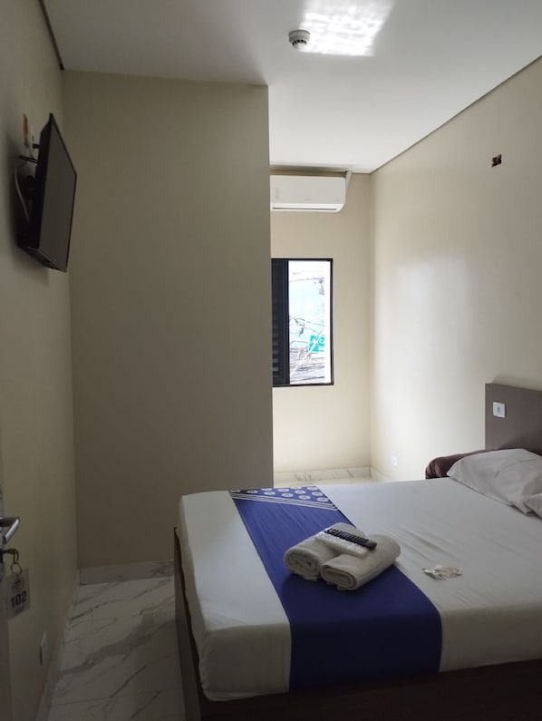 Quarto casal | Wi-Fi de cortesia, roupa de cama