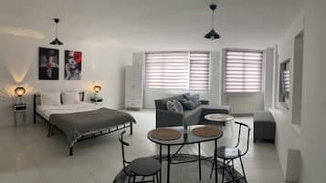 Standard Apartment | Bathroom | Shower, rainfall showerhead, free toiletries, hair dryer