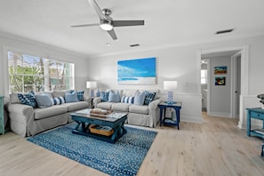 Smart TV, reproductor de DVD, libros y estéreo 