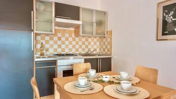 28-inch flat-screen TV with cable channels, TV