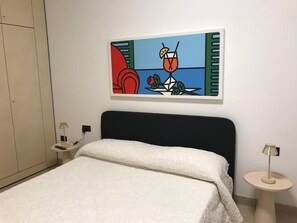 Premium bedding, down duvets, pillow-top beds, in-room safe - Glave Rooms (Termoli)