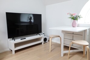 Deluxe Loft | Living area | 36-inch TV with cable channels